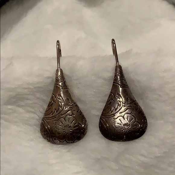 Sterling silver teardrop earrings - Picture 4 of 4